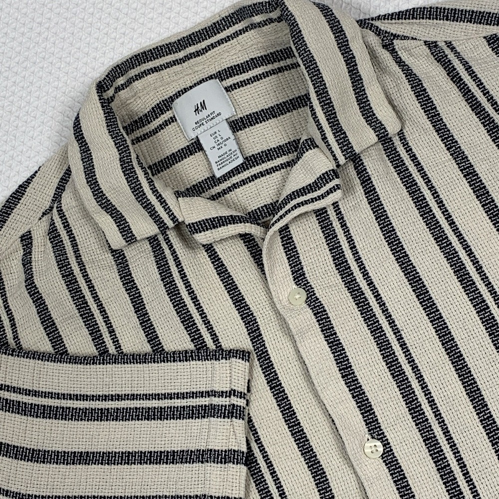H&M Mens Textured Striped Short Sleeve Resort Button Up Shirt Cream Navy L